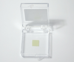 【巨納】基于藍寶石基底的單層連續二硫化鉬薄膜（10*10mm）